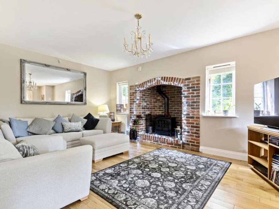 Large Coastal Cottage, Private Indoor Pool, Hut Tub, Sauna And Steam Pod Weymouth Bagian luar foto