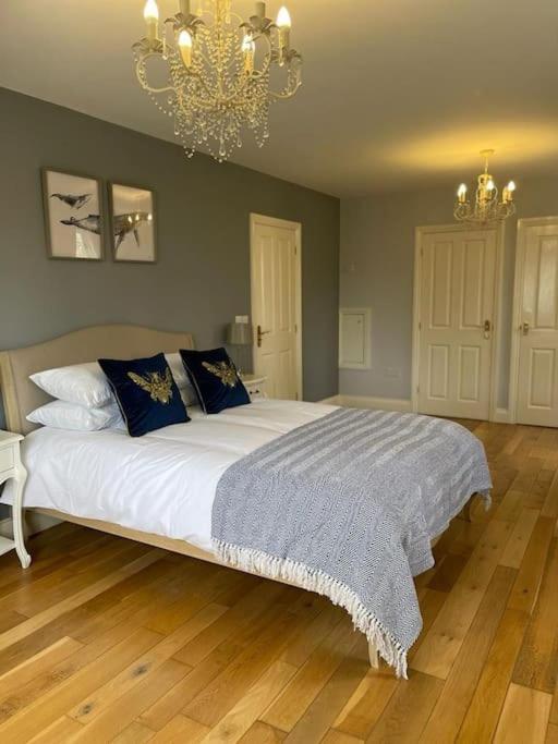 Large Coastal Cottage, Private Indoor Pool, Hut Tub, Sauna And Steam Pod Weymouth Bagian luar foto