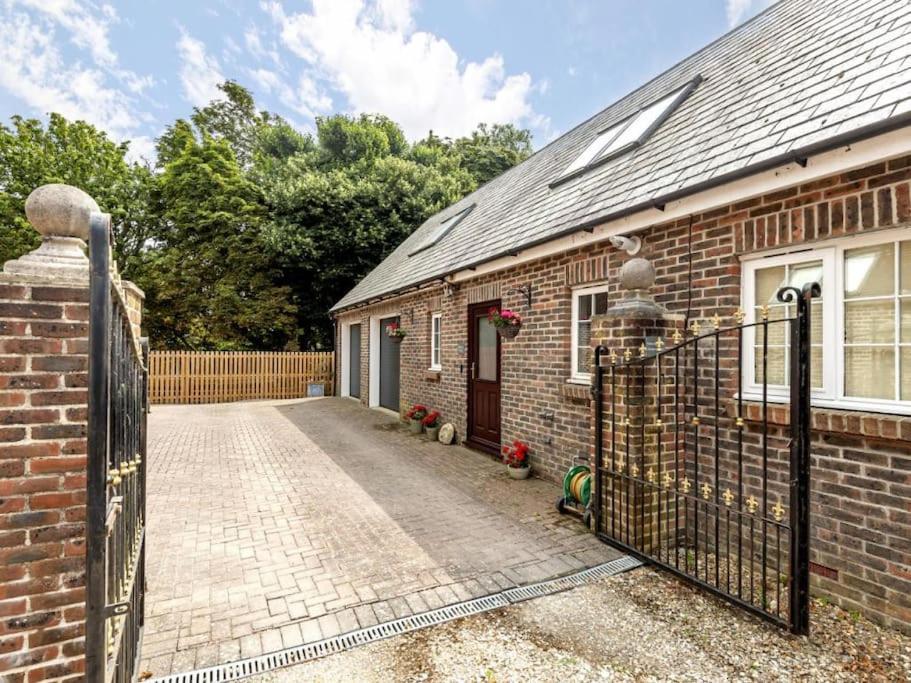 Large Coastal Cottage, Private Indoor Pool, Hut Tub, Sauna And Steam Pod Weymouth Bagian luar foto